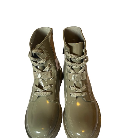NWOB~ Dkny Tilly Rain Boot Womens
Waterproof Lace Up Booties. Size 8m. - Picture 3 of 10